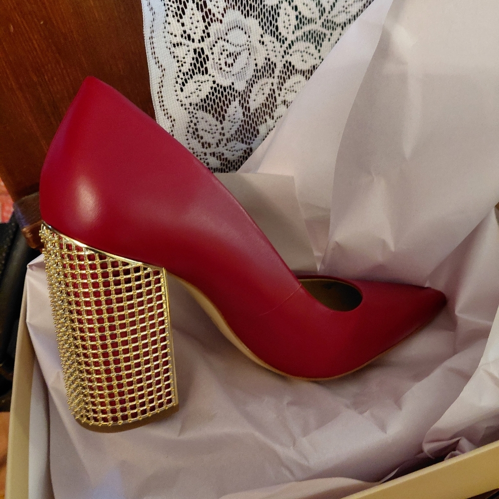Michael KORS Elegant Red and Gold Women's Pumps New IN Box